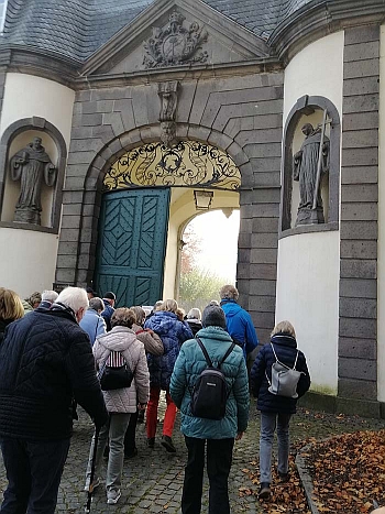  Eingang ins Kloster Heisterbach 